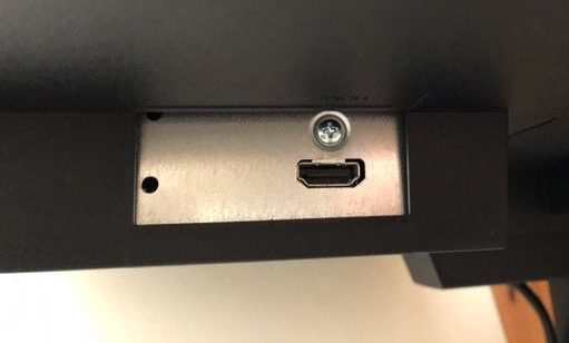 モニターの廃変のHDMIの穴
