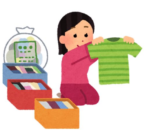 洋服の断捨離をしている女性